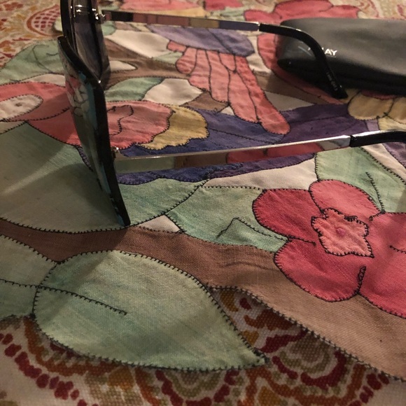 Quay Australia tropical sunglasses in turquoise - Picture 3 of 4
